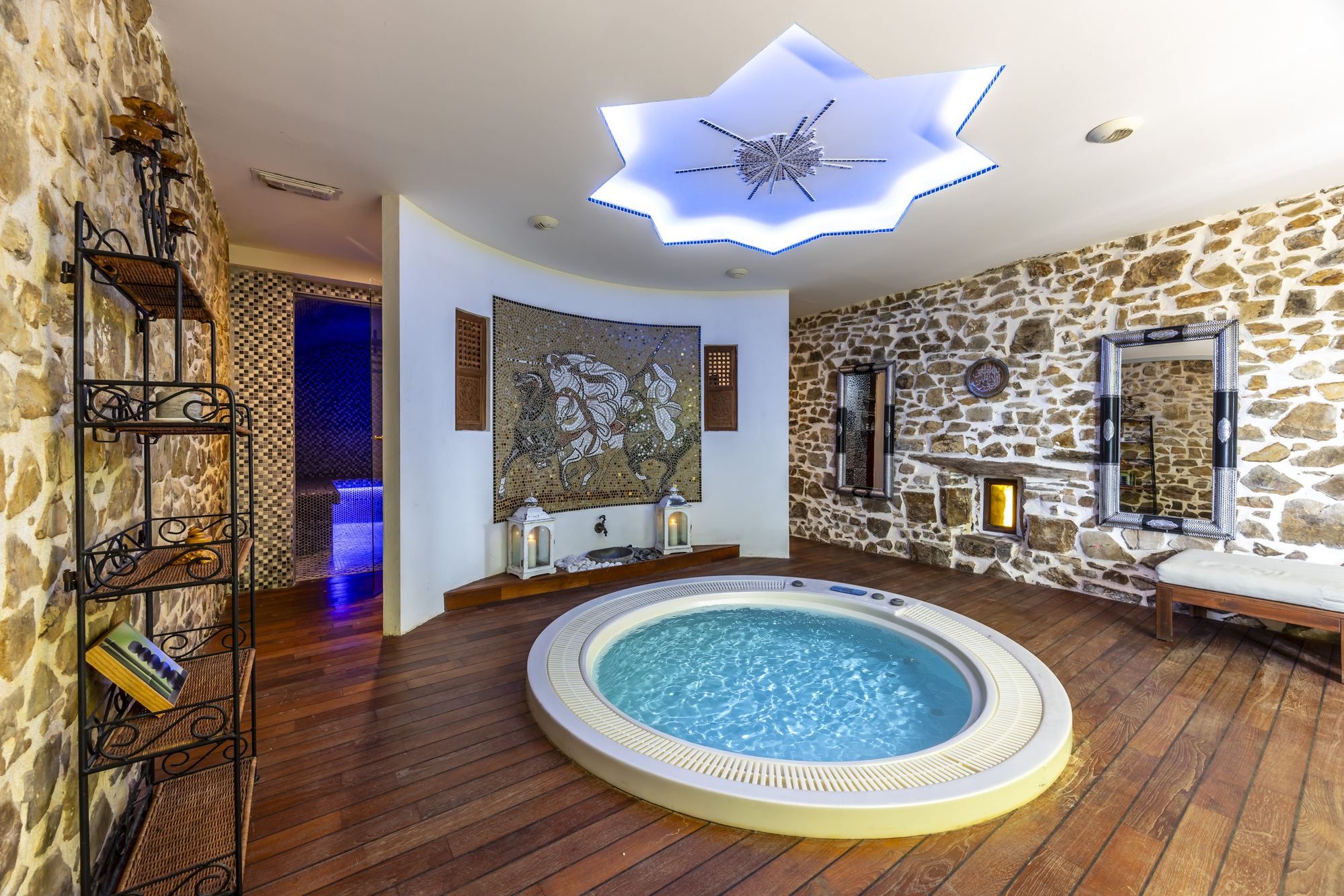 Spa avec jacuzzi et mosaïque